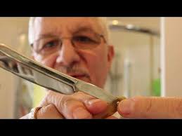 Что надо сделать если опасная бритва не бреет. Johan Engstrom, Eskilstuna  and Geo. Wostenholm & sons