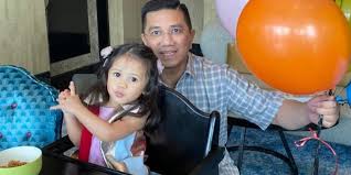 Malaysia's senior minister azmin ali is expected to formally join prime minister muhyiddin yassin's bersatu party this weekend. Inilah Kebahagian Datuk Seri Mohamed Azmin Ali Akhirnya Dapat Luang Masa Bersama Keluarga Pa Ma
