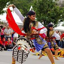 Bentuk tarian yang menggunakan tiang dan. Kuda Lumping Wikiwand