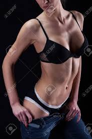 Belleza Sexy Mujer Joven Quitándose La Ropa Fotos, retratos, imágenes y  fotografía de archivo libres de derecho. Image 31308261