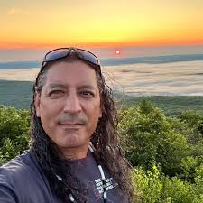 Why are there two hiking groups for 4k'rs in NH?