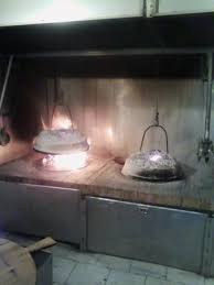 La pizza napoletana è tondeggiante, con un diametro che non deve superare i 35cm; La Cottura Della Pizza 2 Picture Of Bar Pizzeria Iasoni Nadia Berceto Tripadvisor