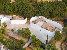 'we had a rule to not show our home'. Kanye West Builds Huge Wall Around His Ranch Style House In Calabasas Hills Daily Mail Online