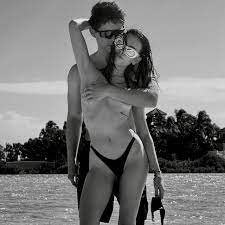 La foto hot de Danna Paola en topless junto a su novio que causó furor en  las redes sociales | Canal 26