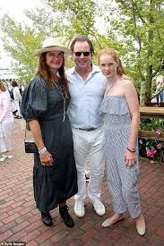 Brooke Shields Says She S A Fighter As She Discusses Overcoming A Broken Femur And Complications Daily Mail Online