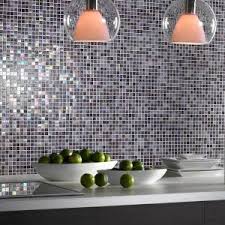 spatwand in de keuken met mozaiek tegels in glas tegels mozaiek glasmozaiek