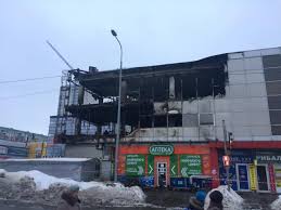 На кадрах хорошо видно, что у здания практически полностью выгорел второй этаж. Krupnyj Pozhar Ohvatil Tc Mirazh V Harkove Ostannipodii Com