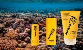 Helen trainirt intensiv und macht bald fortshritte. Korallen Freundliche Sonnencreme Buster Surfboards