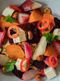 Rezept Gebackene Rote Bete Und Karotten Auf Bulgursalat Mit Birne Haselnussen Und Feta Rezepte Bulgursalat Hauptgericht