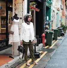 Beragam jenis dan model gamis bisa dengan mudah diperoleh di pasaran. Dengan 6 Model Baju Kerja Casual Muslimah Ini Tampil Modis Ke Kantor Ngga Akan Ribet