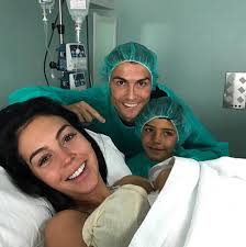 Check spelling or type a new query. Cristiano Ronaldo Sangat Teruja Sambut Anak Pertama Yang Tidak Menggunakan Ibu Tumpang