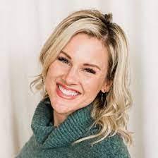 Mindy Webb's Instagram, Twitter & Facebook