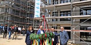 Eine wohnungsauflösung bedeutet die komplette auflösung des hausstandes und ist mit viel arbeit. Richtfest Fur 98 Wohnungen In Nauen