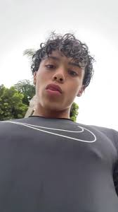 Explora el amor y la soltería con humor