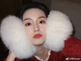 Zhou Ye's New Years Eve Post 31/12/2024 ZY says: #2024道个别毛茸茸地迎接2025👏 ​​​  #2024individualtracks Welcome 2025 with furry hair👏​​​ CR: 周也yeah ~Zhou Ye  yeah, Weibo