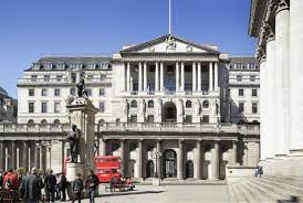 Known as the city of london, it was established a few years after the roman invasion in ad 50 on the north bank of the river thames and even has its own mayor and governing body called city of. Echten Goldbarren In Der Hand Halten Bank Of England Museum London Reisebewertungen Tripadvisor