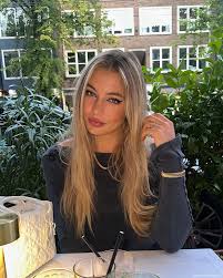 Jutta Leerdam lanceert modellencarrière tijdens Milaan Fashion Week