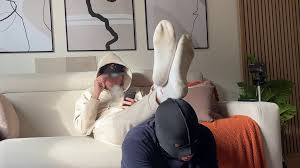 Head trample: Using my slave as personal human… ThisVid.com