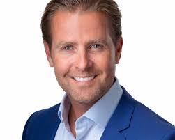 Robert Nowell's Instagram, Twitter & Facebook