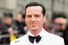 Andrew Scott forced to halt Hamlet after spotting audience member