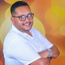 What is the history of Hillview College during the period 1995 and 2005?