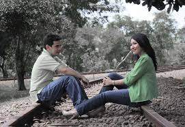 7 tren foto pre wedding 2019 buat calon pengantin baru via blibli.com. 5 Ide Foto Pre Wedding Dengan Tema Kereta Api