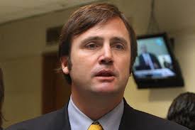 Amplitud propone profundizar límite a la reelección y bajar a 4 años  periodo de senadores