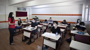 Yüz yüze eğitim için çocuğunu okula göndermek istemeyen velinin yazılı onayı alınacak ve okula gelmeyen öğrenciler devamsız sayılmayacak ancak velisi tarafından okula gönderilmeyen öğrenciler uzaktan eğitimle derslerine devam edecek. Destekleme Ve Yetistirme Kurslarinda Yuz Yuze Egitim Basliyor Son Dakika Haberleri