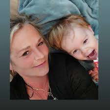 Stream Christa Bos music