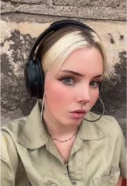 itssnotawoman_itsabot (@itsnotawoman_itsabot)