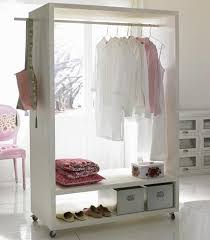 Wir zeigen euch 11 gelungene ideen, in denen eure kleidungsstücke platz finden. Der Kleiderschrank Stauraumwunder Und Schlafzimmerstar Living At Home