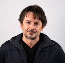 Zoom sur OLIVIER BRUN 🎬 👉🏻 Comment as-tu rencontré le réalisateur Rémy  Lafaurie pour ce projet ? Olivier Brun : J'ai eu la chance de croiser Rémy  Lafaurie grâce à Romain Hoareau,