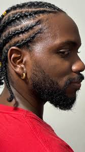 Inaugurando uma nova era nesse perfil. A primeira novidade são as tranças.  Finalmente, @jeandinucci não só me fez criar coragem como também se  prontificou a trançar. Você arrasa demais, baby! 🤎