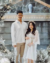 Pasalnya setelah baru saja mendapatkan gelar magister, kini tasya kamila dilamar oleh sang sebelum lamaran bubah sempat bercanda dengan tasya sambil menyanyikan lagu 'anak gembala'. Potret Kehamilan Tasya Kamila Dari Awal Hingga Jelang Melahi Popmama Com