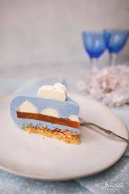 Viele von euch kennen bestimmt die backmischung für den super. Wolke 7 Naturlich Himmelblaue Torte Mit Kokos Aprikose Physalis Maren Lubbe Feine Kostlichkeiten