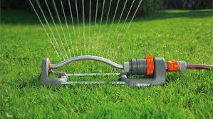 Relax While Sprinklers Water Your Garden Vinagre Para Las Plantas Rociador Huerto