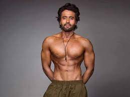 He made his acting debut in 2009 with kal kissne dekha, appeared in the moderately successful f.a.l.t.u in 2011. Jackky Bhagnani All Set To Raise A Serious Issue Filmfare Com
