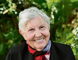 Doctors roll up their sleeves, volunteer for Holocaust survivors amid war