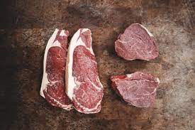 Daging sirloin adalah daging dari bagian pinggang sirloin, walaupun tidak terlalu empuk, namun memiliki rasanya sendiri walaupun tanpa tambahan bumbu. Perbedaan Sirloin Tenderloin Dan Rib Eye Adalah Surinusantarajaya