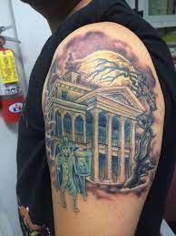 Haunted Mansion With The Hatbox Ghost Hatbox Ghost Haunted Mansion Disney Haunted Mansion