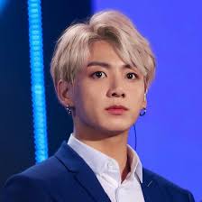 Jungkook Blonde Hair Em 2020 Jungkook Vkook Cantores