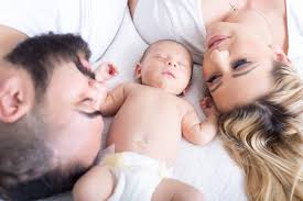 Wann genau die allerersten kindsbewegungen bemerkt werden, hängt vor allem von der lage der plazenta und ihrer wanddicke ab. Nach Der Geburt Wie Fuhlt Man Sich In Den Ersten Tagen Babycare Blog