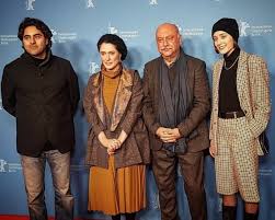 ویدیو / حمله یک فرد اسب سوار با شمشیر به مردم اصفهان. ÙØ±Ø´ØªÙ‡ Ø­Ø³ÛŒÙ†ÛŒ Ø¨Ø§ Ù„Ø¨Ø§Ø³ Ú¯Ù„ Ù…Ù† Ú¯Ù„ÛŒ Ø¯Ø± ÛŒÚ© Ø±Ø³ØªÙˆØ±Ø§Ù† Ø¹Ú©Ø³ Ù†Ø´Ø§Ù† Ø¢Ù†Ù„Ø§ÛŒÙ†