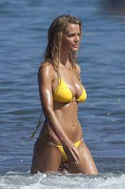 See more ideas about brooklyn decker, brooklyn, decker. Brooklyn Decker Forced To Deny Connection To Racist Oklahoma Sae Frat Boy Daily Mail Online