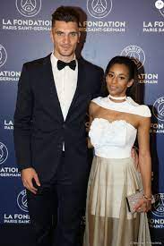 Notizie su thomas meunier a napoli. Exclusif Thomas Meunier Et Sa Compagne Deborah Panzokou Diner De Gala Au Profit De La Fondation Psg Au Parc Des Princes A Paris Le 16 Mai 2017 Purepeople