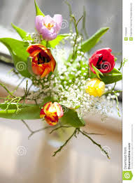 Diy inspiration für einen wilden gemischten. Fruhlingsblumenstrauss Mit Tulpen Fruhling Blumen Blumen Fruhling