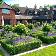 Garden Styles What Type Is Right For You Pretty Purple Door English Garden Design Formal Garden Design Boxwood Garden