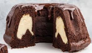Una ciambella morbidissima e semplice da fare,preparata con il mascarpone al posto di burro o olio,è resa ancora più golosa dalla presenza delle gocce di cioccolato. Ciambella Al Cacao Ripiena Al Mascarpone Velocissima Da Fare