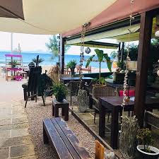El 4 de septiembre de 1842 se puso la primera piedra para la renovación de la construcción, participando el propio rey y el coadjutor y futuro arzobispo de colonia johannes von geissel. Sen Chill Beach Bar Colonia De Sant Pere Restaurant Bewertungen Telefonnummer Fotos Tripadvisor