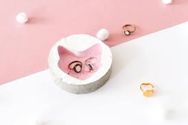 Diy Une Coupelle A Bijoux Chat En Beton Manayin Diy Decoration Bijoux En Beton Diy Coupelle